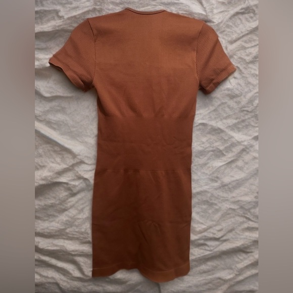 NEW Women’s Textured Mini Stretch BodyCon Brown Size M - Picture 2 of 7